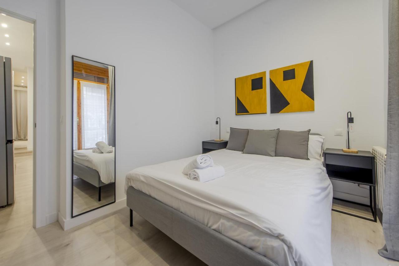 Cool/Soho Style Apt Para 9Pax C/Luciente Madrid Exterior photo